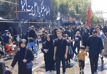 پیاده روی جاماندگان اربعین حسینی با حضور پرشور مردم مشهد