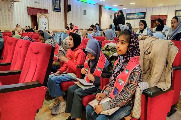 کلاس آموزشی خبرنگاری در کانون مهر تابان نیشابور