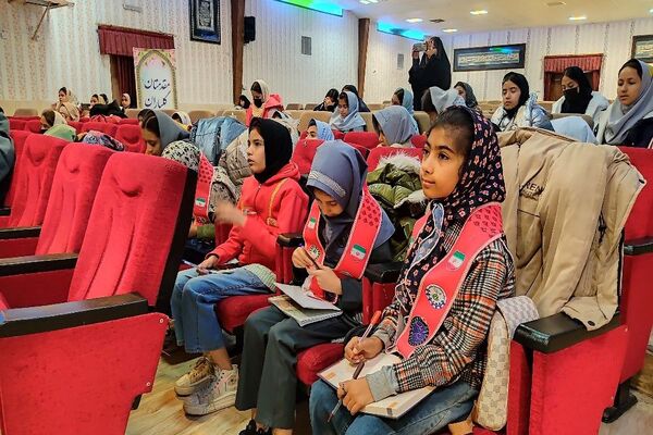 کلاس آموزشی خبرنگاری در کانون مهر تابان نیشابور
