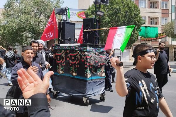 عزاداری پرشور مردم شهرک فرهنگیان رباط‌کریم،در ظهر عاشورا