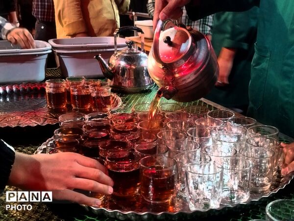 خدمت‌رسانی چایخانه حضرت زهرا(س) در دویست‌ و شانزدهمین شب اجتماعات نیشابور