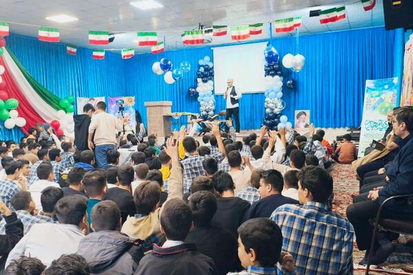 آیینی از معنویت، ایثار و دانش در دبیرستان شاهد شهید احمد کاظمی