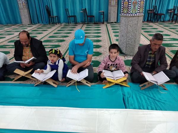 محفل جزء‌خوانی قرآن‌کریم در مسجد جامع ماهان