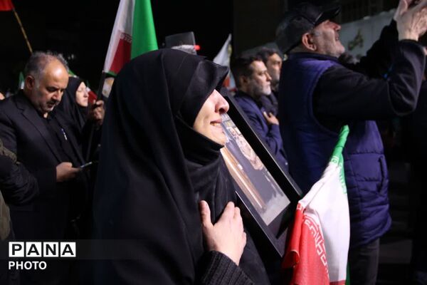 فلاردی‌ها یک صدا برای بیعت با رهبر جدید امت به خیابان‌ها آمدند