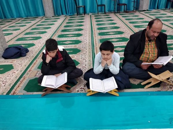 محفل جزء‌خوانی قرآن‌کریم در مسجد جامع ماهان