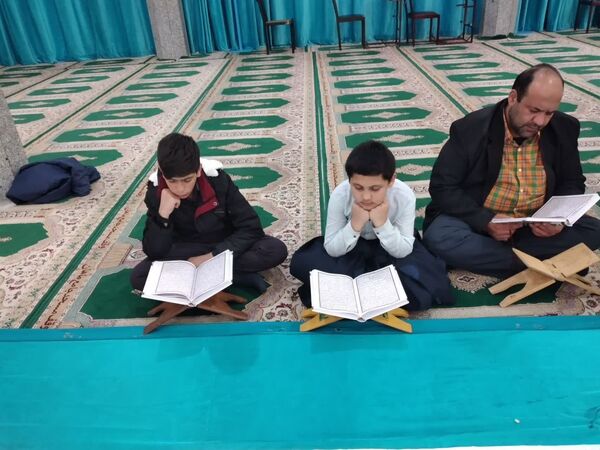 محفل جزء‌خوانی قرآن‌کریم در مسجد جامع ماهان