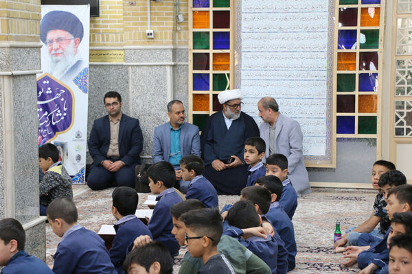 محفل دانش‌آموزی انس با قرآن در آستان مقدس چهل اختران قم
