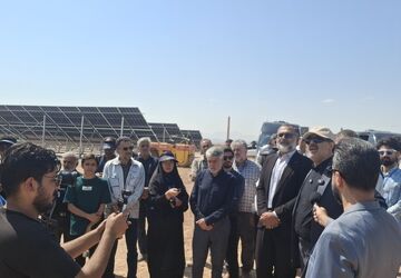 نیروگاه خورشیدی قم تا پایان تابستان 100 مگاوات برق وارد مدار می‌کند