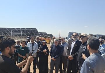 نیروگاه خورشیدی قم تا پایان تابستان 100 مگاوات برق وارد مدار می‌کند