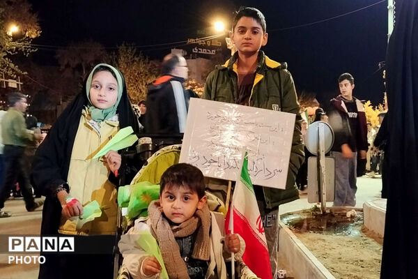 جلوه ای از حضور کودکان در دل میدان