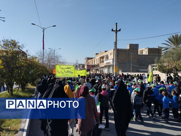 حضور مردم همدل حاجی آباد در راهپیمایی ۲۲ بهمن