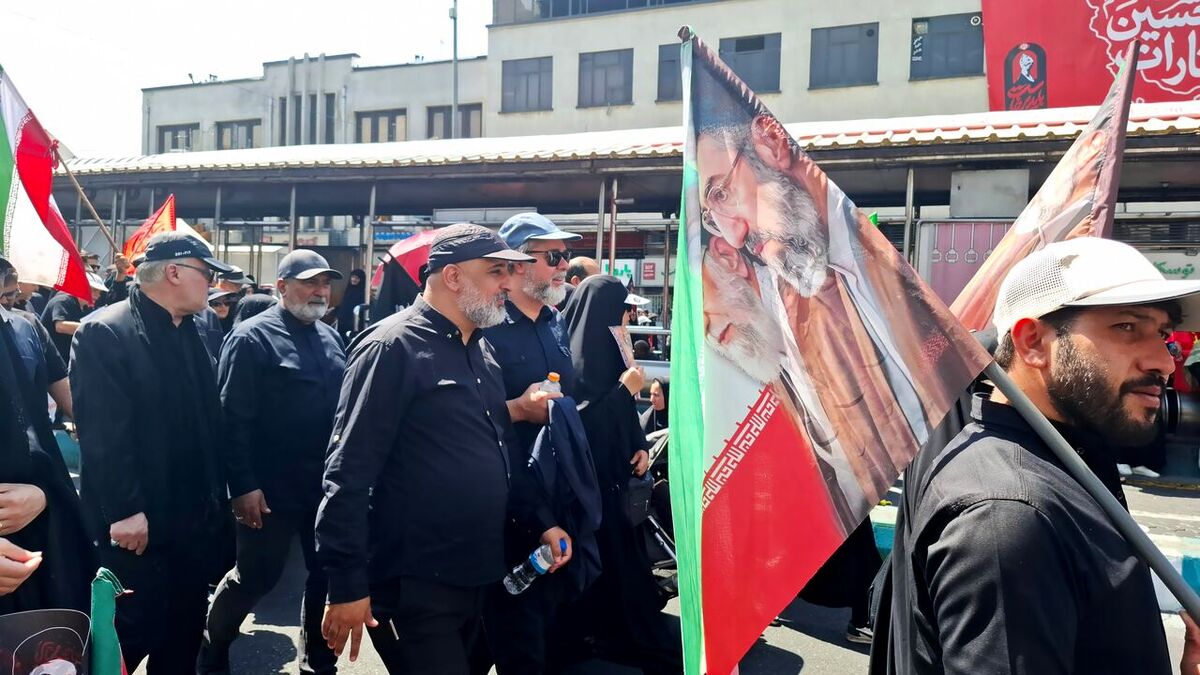 همراهی مدیران سینمایی با مردم در مراسم تشییع پیکر رهبر شهید