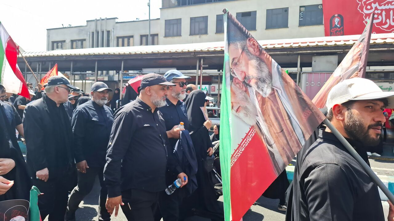 همراهی مدیران سینمایی با مردم در مراسم تشییع پیکر رهبر شهید