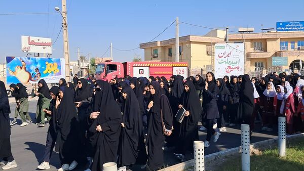 تشییع باشکوه شهید گمنام با بدرقه پرشور دانش‌آموزان
