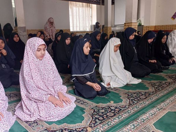 زنگ نیایش همراه با بهار علم و دانش در مدرسه شهید جواهری دو