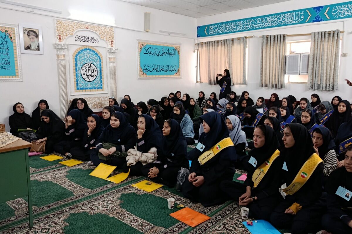 گامی مؤثر در مسیر رشد؛ گردهمایی همیاران مشاور دختر در ابوذر غفاری