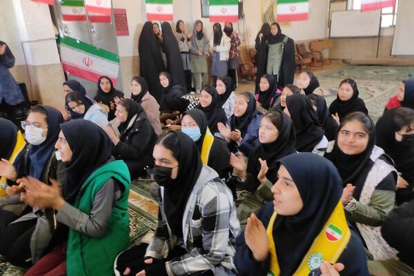 جشن و مولودی خوانی برای میلاد عدل گستر در آموزشگاه صنف پوشاک دو