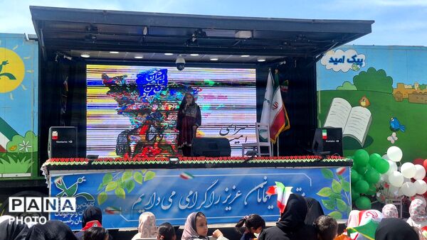 هم صدا با دختران شهید مینابی در روز دختر