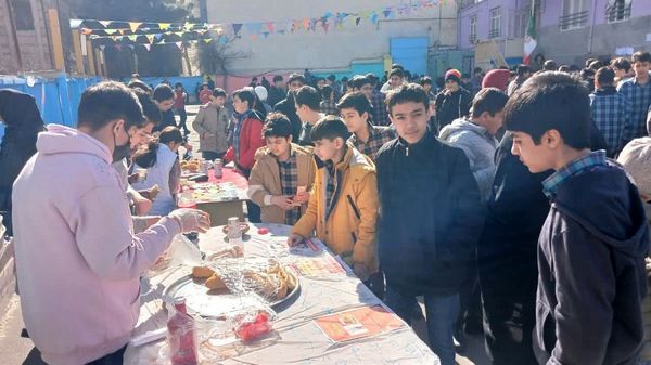 برپایی بازارچه کسب و کار در دبیرستان شهید معمارزاده ناحیه 2 کرج 