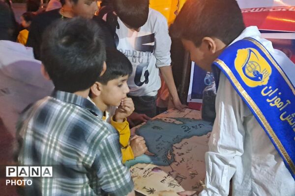 برپایی موکب «غرفه ولایت» توسط دانش‌آموزان انجمن‌های اسلامی فیروزکوه