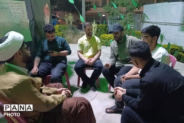  کافه گفتگو نوجوانان مبارز رودهن در تجمعات مردمی شبانه