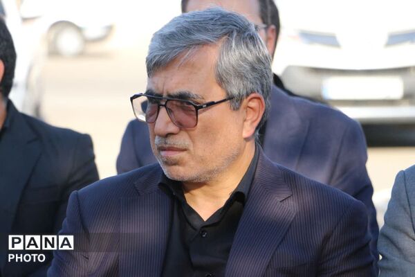 زمین چمن ورزشی زنده‌یاد حاج حسین امین‌الرعایا دبیرستان پسرانه شبانه‌روزی حافظ کوهپایه افتتاح شد