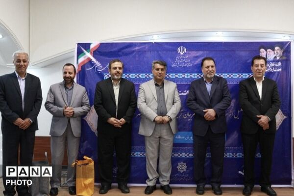 تجلیل از معاونین پرورشی و مربیان تربیتی منطقه ۱۴ تهران
