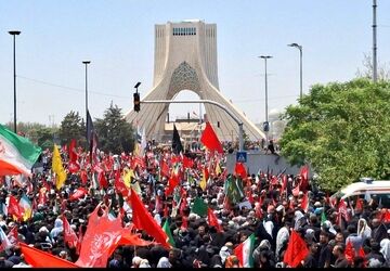 تشییع باشکوه پیکر امام شهید در تهران