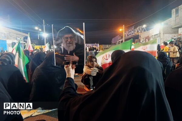 حضوردانش آموزان دراجتماع مردمی رودبارجنوب