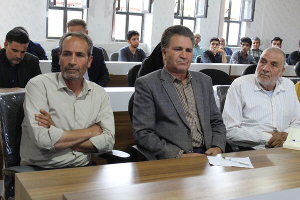 نشست اصحاب رسانه شهرستان سامان با مدیرکل فرهنگ و ارشاد اسلامی استان چهارمحال و بختیاری
