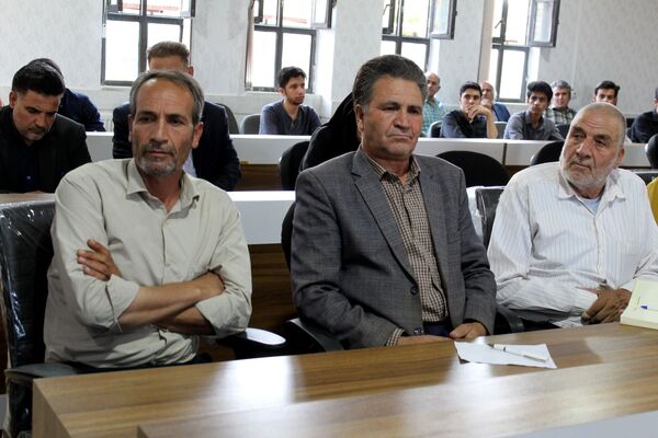نشست اصحاب رسانه شهرستان سامان با مدیرکل فرهنگ و ارشاد اسلامی استان چهارمحال و بختیاری