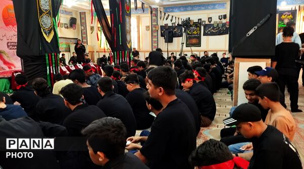 حضور پرشور دانش‌آموزان در چهاردهمین «احلی من‌العسل» بندرعباس