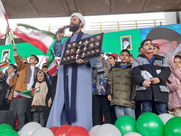 حضور حماسی منطقه ۵ در راهپیمایی ۲۲ بهمن