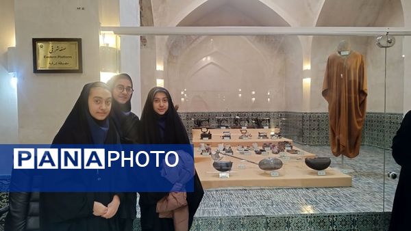 اردوی معنوی دانش آموزان دبیرستان شاهد تکتم در حرم مطهر رضوی