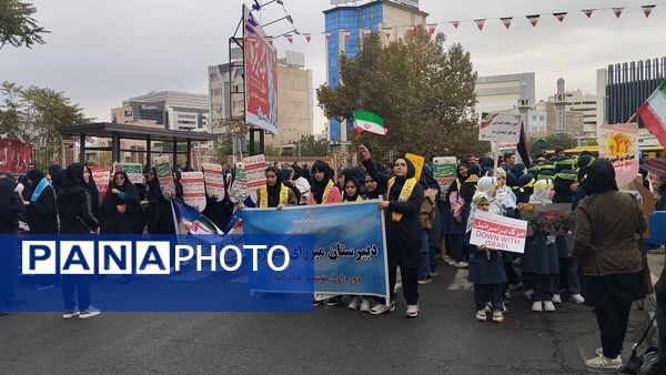 حضور پرشور دانش‌آموزان البرزی در راهپیمایی 13 آبان 