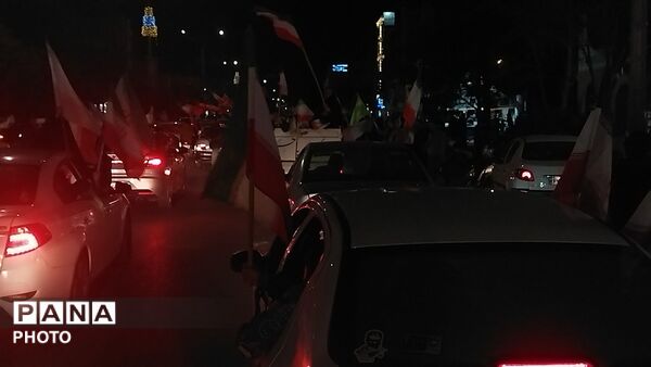 نیشابوری ها تا پایان جنگ  به  بلوار فضل با پرچم ایران  می آیند 
