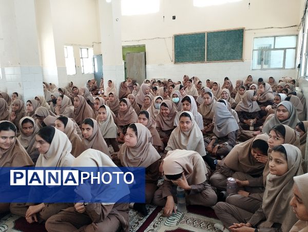 جشنواره غذای سالم در دبیرستان آسیه شهرستان حاجی‌آباد 