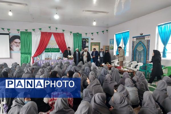 برگزاری جشن دهه کرامت و روز دختر در مدرسه نمونه دولتی فدک