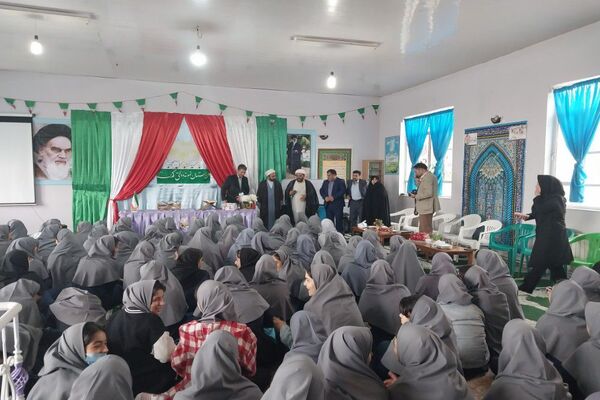 برگزاری جشن دهه کرامت و روز دختر در مدرسه نمونه دولتی فدک