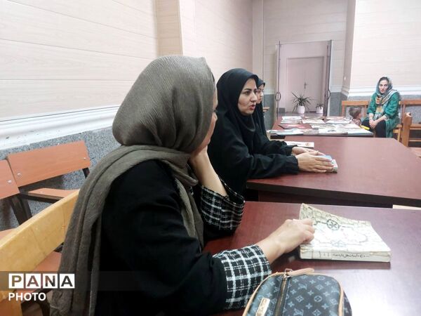 برگزاری نشست «خانواده کتاب‌خوان» در کتابخانه الزهرا(س) حاجی‌آباد