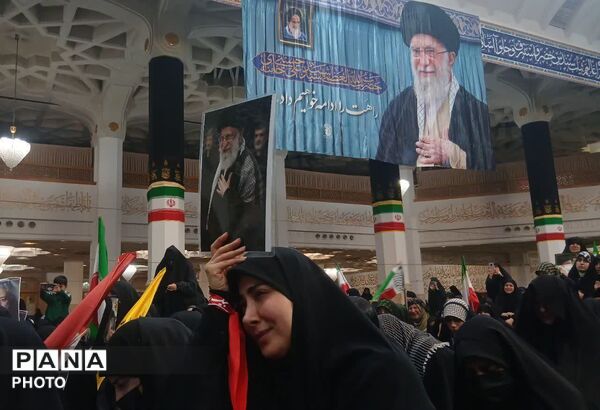 وداع با پیکر شهید امیر سرلشکر سید عبدالرحیم موسوی در حرم بانوی کرامت
