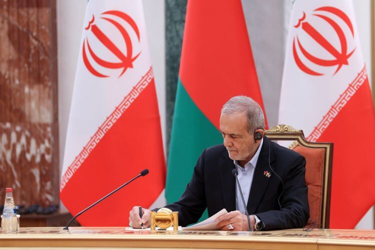 ۱۲ سند همکاری و ۱ بیانیه مشترک میان ایران و بلاروس امضا شد