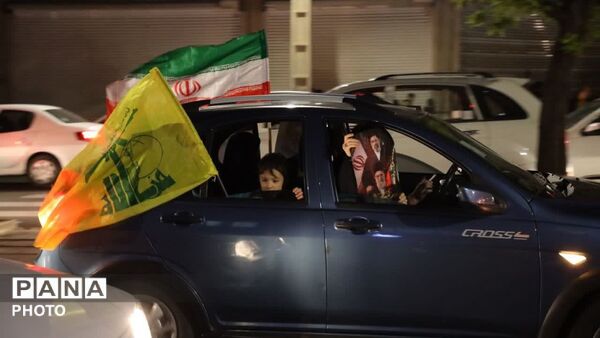 برای کشورمان ایران در خیابان می‌مانیم