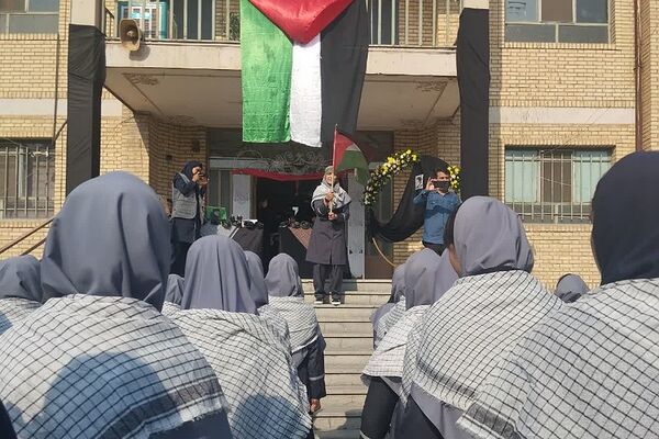 تجمع دانش‌آموزان دبیرستان معرفت در حمایت از جبهه مقاومت و محکومیت شهادت سید حسن نصرالله