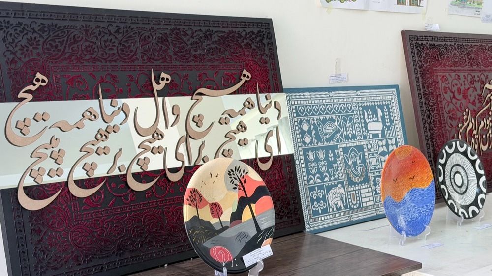 افتتاح نمایشگاه دست‌سازه‌های دانش‌آموزی در هنرستان صدیقه طاهره(س)