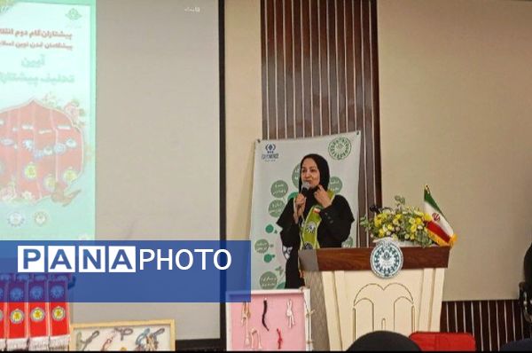 مراسم  تحلیف پیشتازان چهارمی در دبستان آرمینه مصلی نژاد 