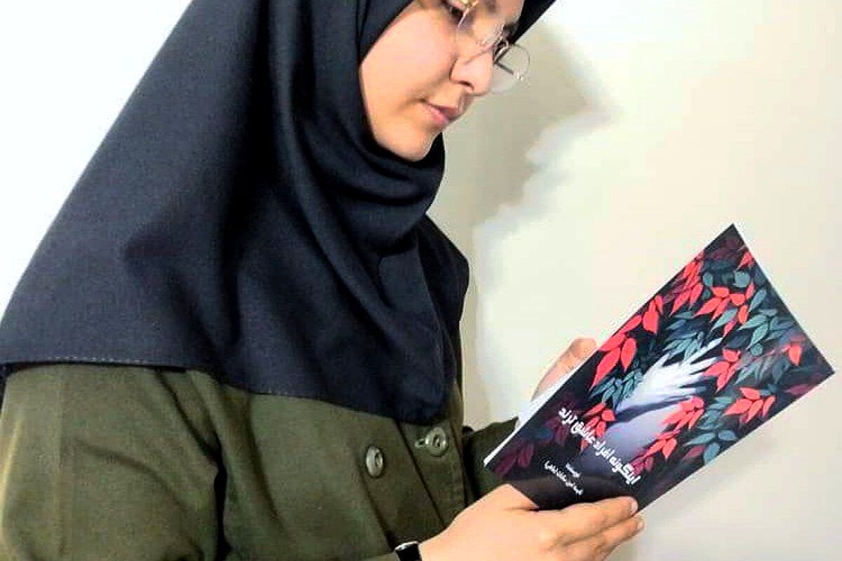عشق به ادبیات فارسی از کودکی مانند جوانه ای در ذهن و قلبم نهادینه شد