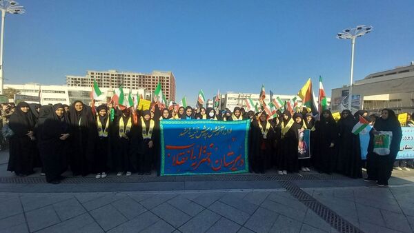 حضور پرشور دانش آموزان پیشتاز مشهدی در راهپیمایی یوم الله ۱۳ آبان