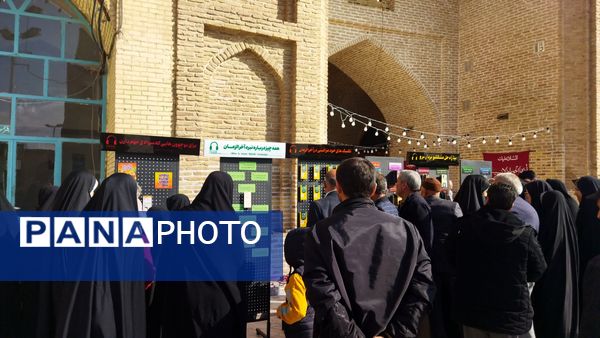گذری بر غرفه موسسه منتظران ظهور  در نماز جمعه این هفته نیشابور 