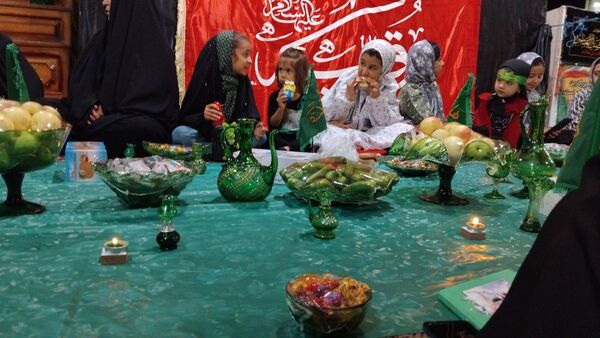 برپایی سفره حضرت‌رقیه (س) در شهر وردنجان